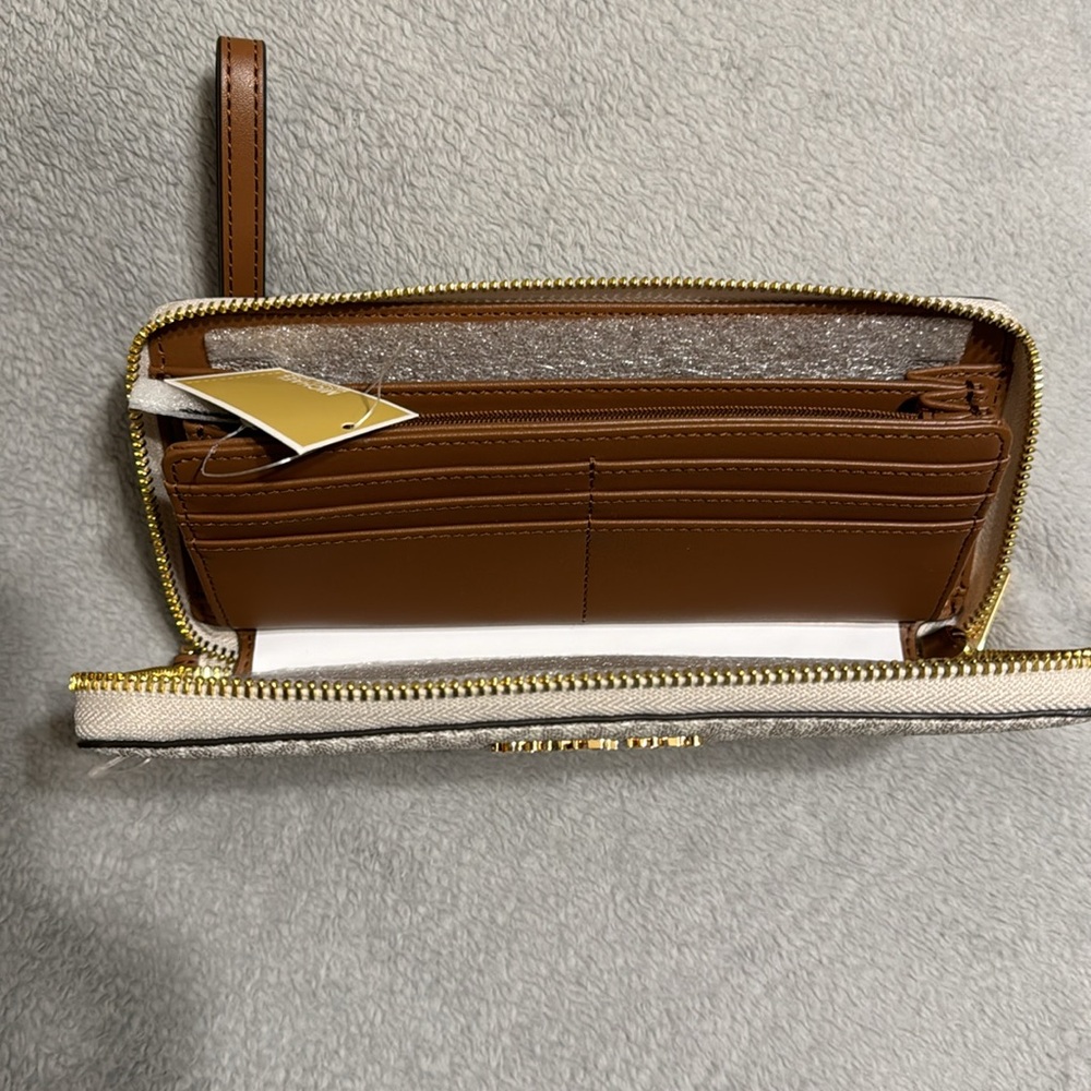 Michal Kors - Picture 3 of 5